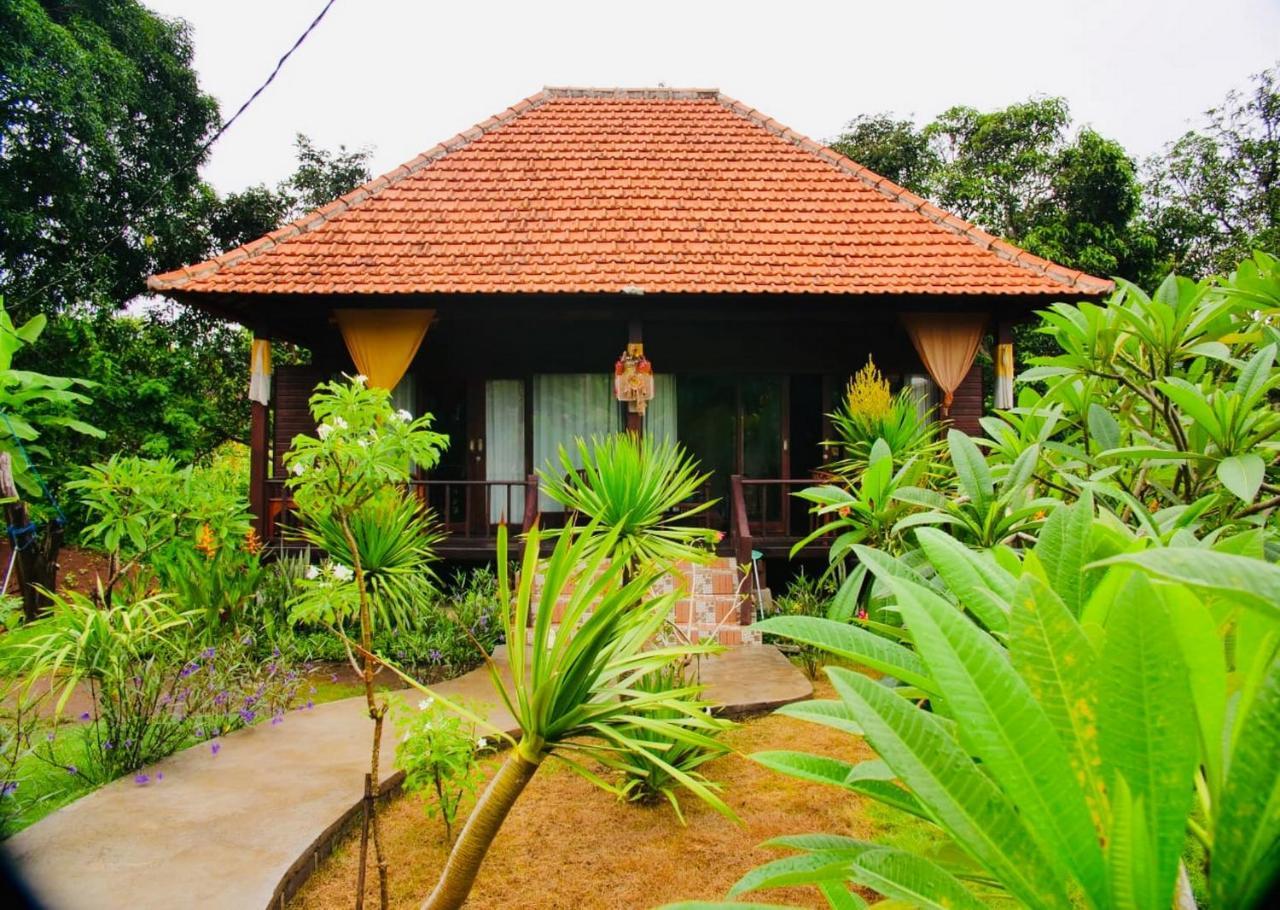 Titi Hostel Lembongan Exterior photo