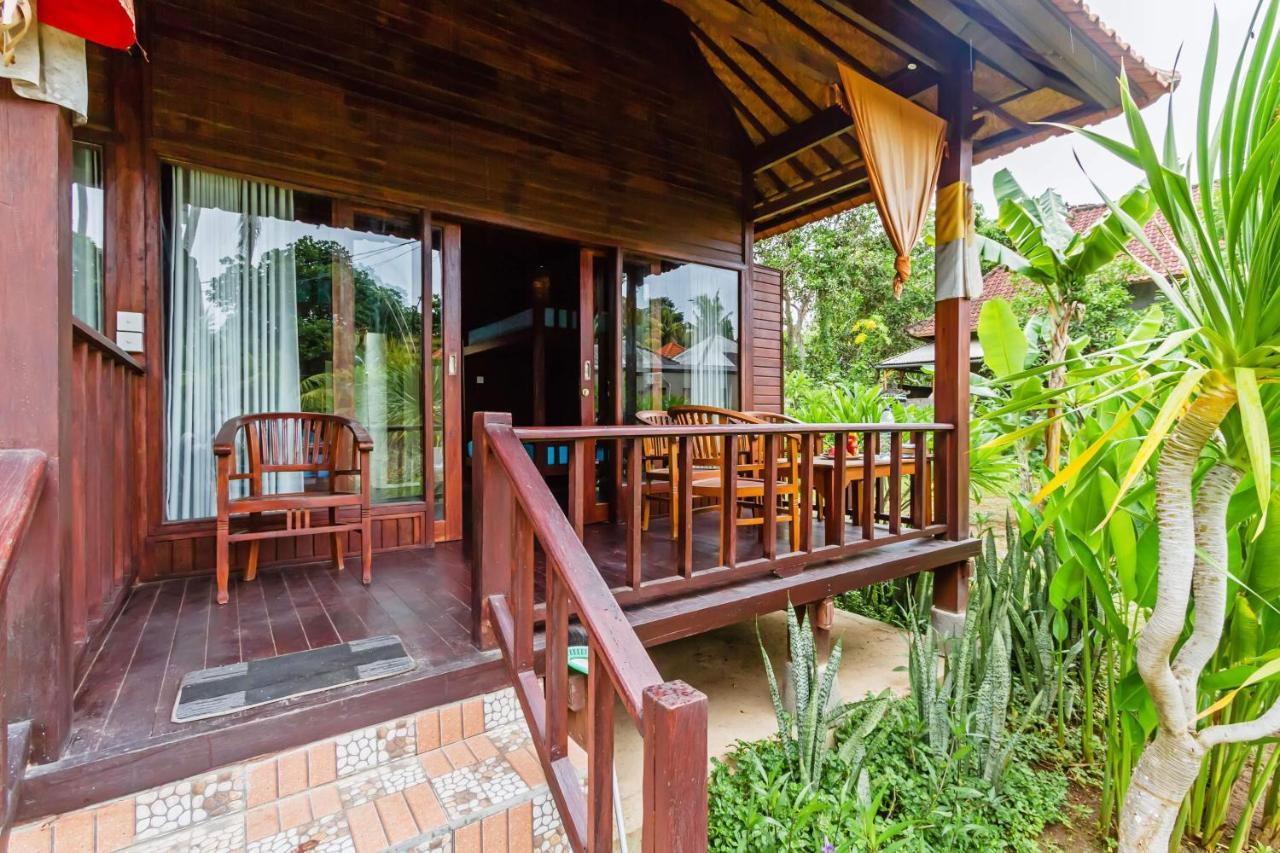 Titi Hostel Lembongan Exterior photo