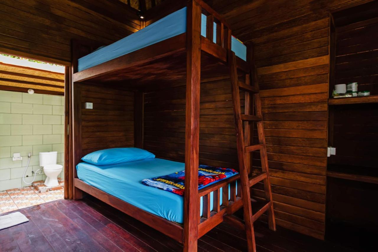Titi Hostel Lembongan Exterior photo
