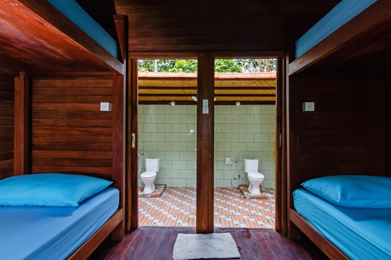 Titi Hostel Lembongan Exterior photo